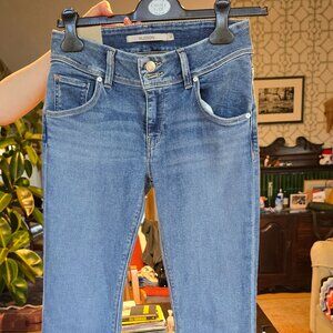 Hudson Beth Mid-Rise Baby Boot Jeans